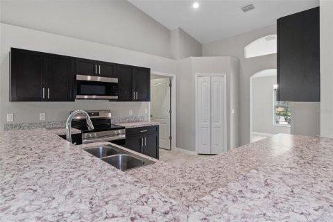 House in Homosassa, Florida 4 bedrooms, 196.95 sq.m. № 1904588 - photo 12