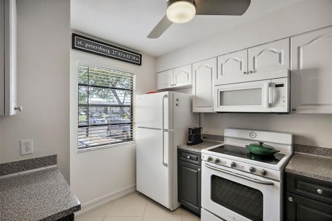 Купить кондоминиум в Сент-Питерсберг, Флорида 6 комнат, 84.54м2, № 1640497 - фото 6