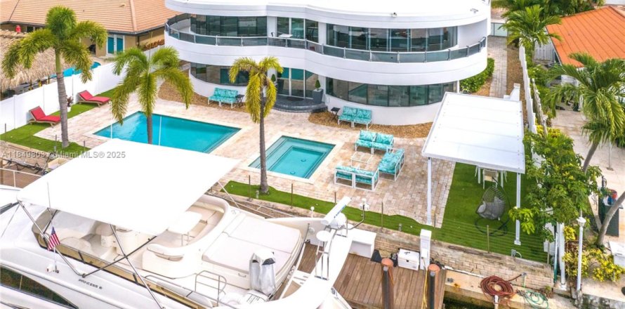 Villa ou maison à North Miami Beach, Floride 6 chambres № 1857191