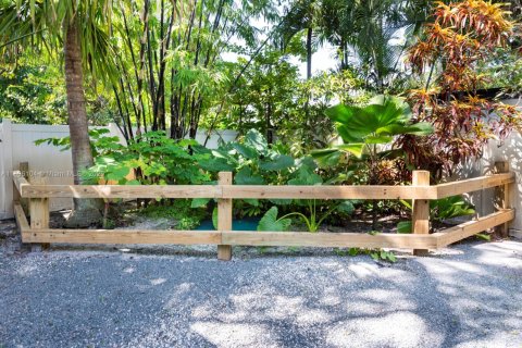 Casa en venta en Biscayne Park, Florida, 3 dormitorios, 172.8 m2 № 1955975 - foto 27