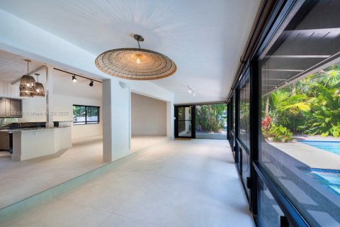 Casa en venta en Biscayne Park, Florida, 3 dormitorios, 172.8 m2 № 1955975 - foto 7