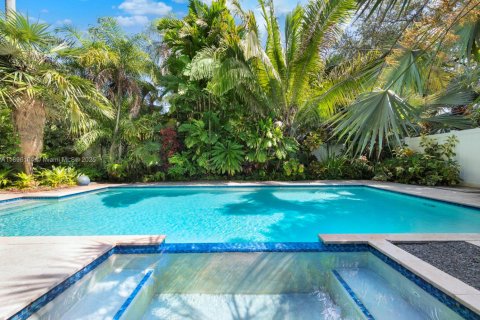 Casa en venta en Biscayne Park, Florida, 3 dormitorios, 172.8 m2 № 1955975 - foto 3