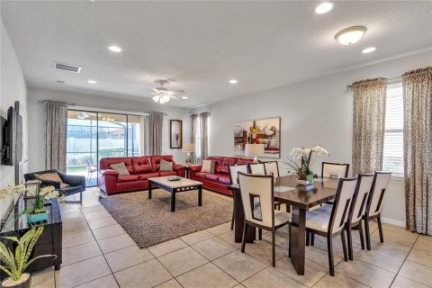 House in Kissimmee, Florida 6 bedrooms, 291.9 sq.m. № 1916907 - photo 5