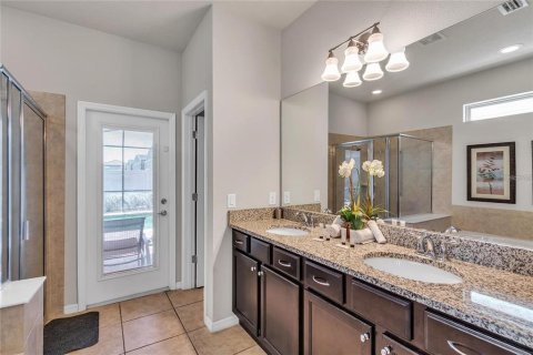 House in Kissimmee, Florida 6 bedrooms, 291.9 sq.m. № 1916907 - photo 24