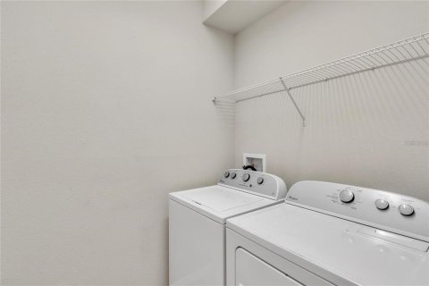 House in Kissimmee, Florida 6 bedrooms, 291.9 sq.m. № 1916907 - photo 25