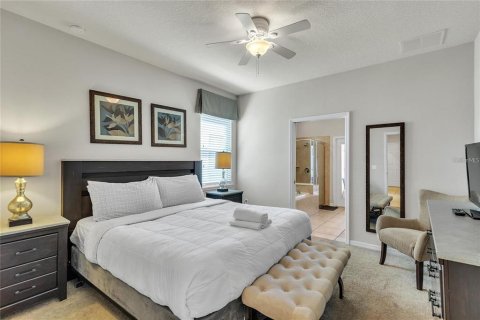 House in Kissimmee, Florida 6 bedrooms, 291.9 sq.m. № 1916907 - photo 18