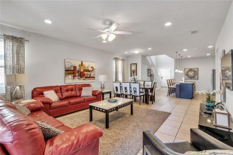 House in Kissimmee, Florida 6 bedrooms, 291.9 sq.m. № 1916907 - photo 4