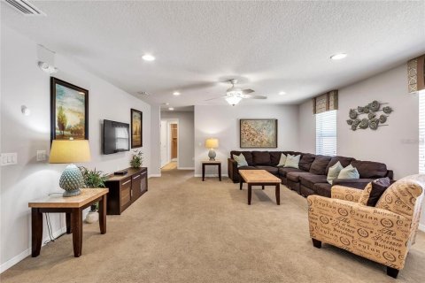 House in Kissimmee, Florida 6 bedrooms, 291.9 sq.m. № 1916907 - photo 9
