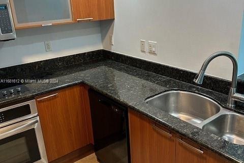 Condo in North Miami, Florida, 2 bedrooms  № 1957591 - photo 2