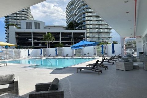 Condo in North Miami, Florida, 2 bedrooms  № 1957591 - photo 17