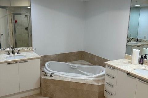 Condo in North Miami, Florida, 2 bedrooms  № 1957591 - photo 26