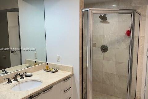 Condo in North Miami, Florida, 2 bedrooms  № 1957591 - photo 19