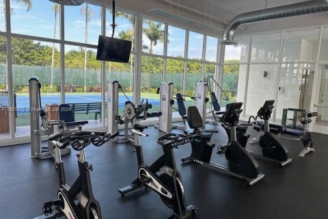 Condo in North Miami, Florida, 2 bedrooms  № 1957591 - photo 12