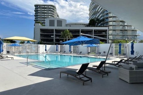 Condo in North Miami, Florida, 2 bedrooms  № 1957591 - photo 18