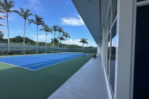 Condo in North Miami, Florida, 2 bedrooms  № 1957591 - photo 10