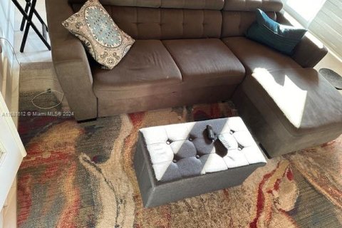 Condo in North Miami, Florida, 2 bedrooms  № 1957591 - photo 25