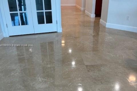 Condo in North Miami, Florida, 2 bedrooms  № 1957591 - photo 23