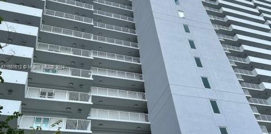 Condo in North Miami, Florida, 2 bedrooms  № 1957591