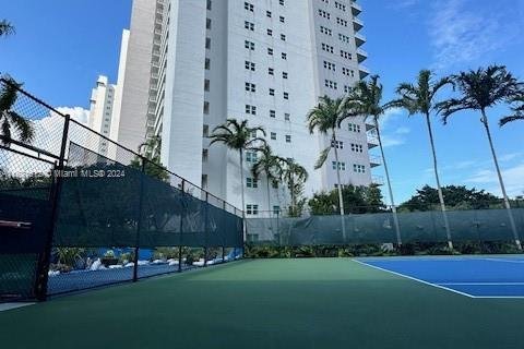 Condo in North Miami, Florida, 2 bedrooms  № 1957591 - photo 16