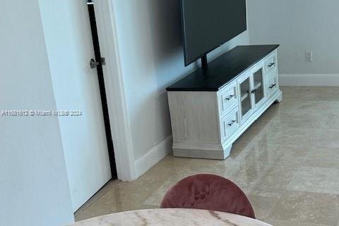 Condo in North Miami, Florida, 2 bedrooms  № 1957591 - photo 20