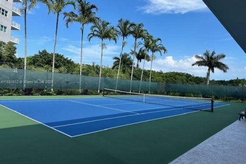 Condo in North Miami, Florida, 2 bedrooms  № 1957591 - photo 9