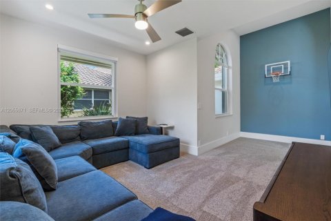 House in Weston, Florida 5 bedrooms, 369.66 sq.m. № 2244404 - photo 19
