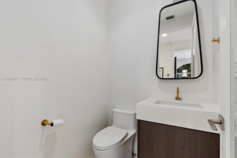 House in Weston, Florida 5 bedrooms, 369.66 sq.m. № 2244404 - photo 21