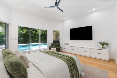 House in Weston, Florida 5 bedrooms, 369.66 sq.m. № 2244404 - photo 9