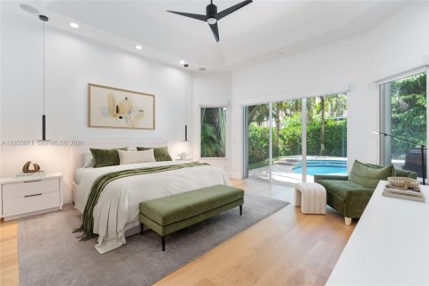 House in Weston, Florida 5 bedrooms, 369.66 sq.m. № 2244404 - photo 8