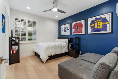 House in Weston, Florida 5 bedrooms, 369.66 sq.m. № 2244404 - photo 15