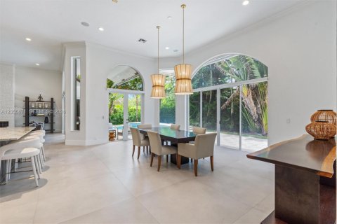 House in Weston, Florida 5 bedrooms, 369.66 sq.m. № 2244404 - photo 7