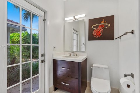 House in Weston, Florida 5 bedrooms, 369.66 sq.m. № 2244404 - photo 16