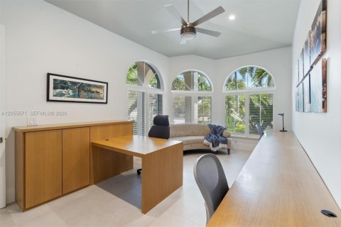 House in Weston, Florida 5 bedrooms, 369.66 sq.m. № 2244404 - photo 24