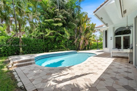 House in Weston, Florida 5 bedrooms, 369.66 sq.m. № 2244404 - photo 29