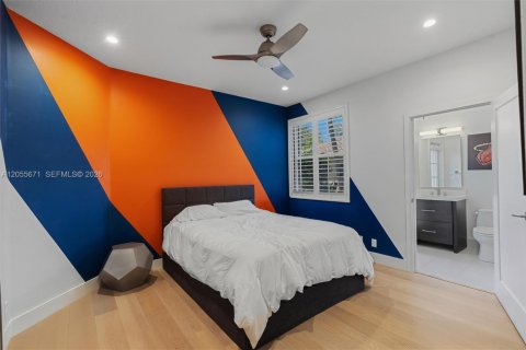 House in Weston, Florida 5 bedrooms, 369.66 sq.m. № 2244404 - photo 14