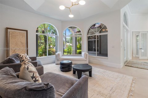 House in Weston, Florida 5 bedrooms, 369.66 sq.m. № 2244404 - photo 11
