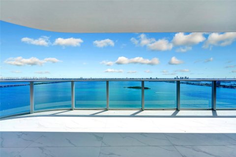 Copropriété à louer à Miami, Floride: 4 chambres, 244.89 m2 № 1987541 - photo 4