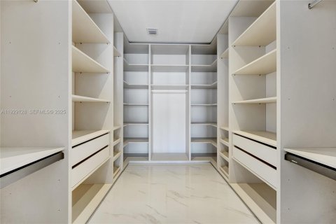 Copropriété à louer à Miami, Floride: 4 chambres, 244.89 m2 № 1987541 - photo 15