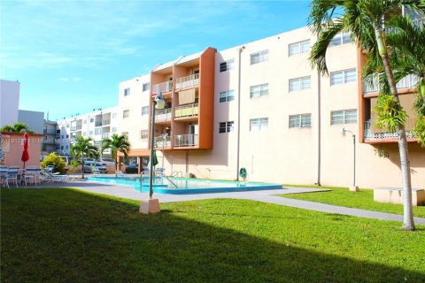 Condo in Hialeah, Florida, 1 bedroom  № 1969692 - photo 30