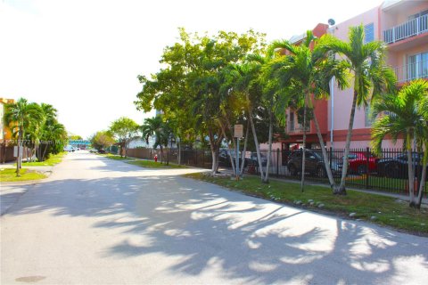 Condo in Hialeah, Florida, 1 bedroom  № 1969692 - photo 6