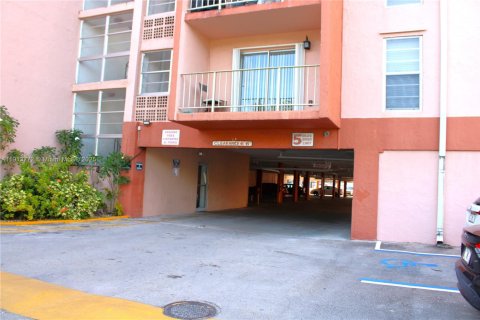 Condo in Hialeah, Florida, 1 bedroom  № 1969692 - photo 4