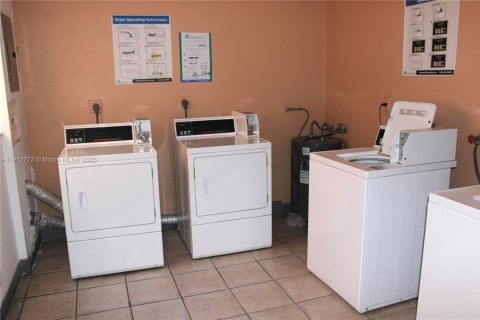 Condo in Hialeah, Florida, 1 bedroom  № 1969692 - photo 29