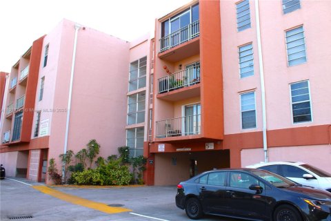 Condo in Hialeah, Florida, 1 bedroom  № 1969692 - photo 2