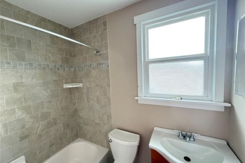 Casa en alquiler en Saint Petersburg, Florida, 2 dormitorios, 178.37 m2 № 1917397 - foto 3