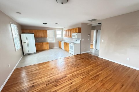 Casa en alquiler en Saint Petersburg, Florida, 2 dormitorios, 178.37 m2 № 1917397 - foto 2