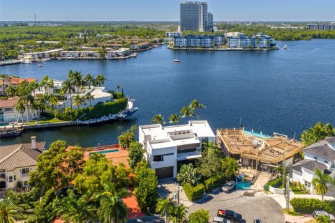 Купить виллу или дом в Норт-Майами-Бич, Флорида 5 спален, 496.75м2, № 1964596 - фото 18