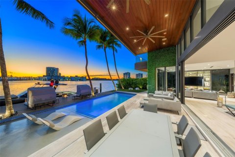 Купить виллу или дом в Норт-Майами-Бич, Флорида 5 спален, 496.75м2, № 1964596 - фото 2