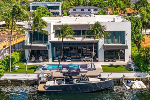 Купить виллу или дом в Норт-Майами-Бич, Флорида 5 спален, 496.75м2, № 1964596 - фото 16