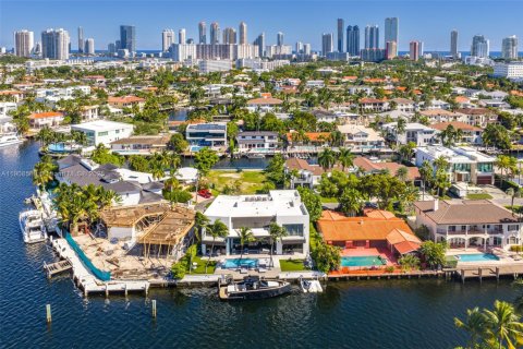 Купить виллу или дом в Норт-Майами-Бич, Флорида 5 спален, 496.75м2, № 1964596 - фото 17