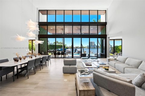 Купить виллу или дом в Норт-Майами-Бич, Флорида 5 спален, 496.75м2, № 1964596 - фото 21